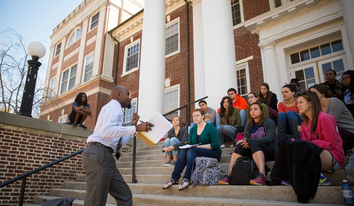 Six Gettysburg faculty honored for mentorship, teaching excellence