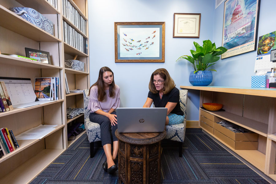 Haley Shultz &rsquo;21 with Public Policy Prof. Anne Douds