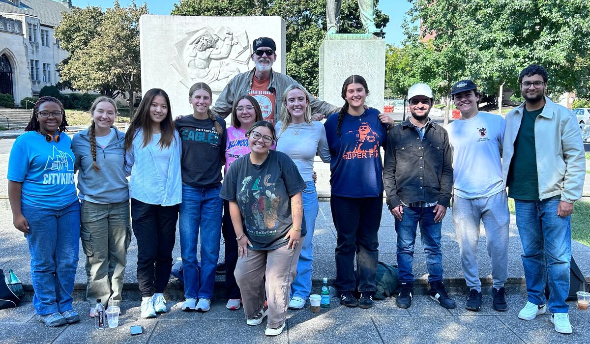 A group of first-year seminar students