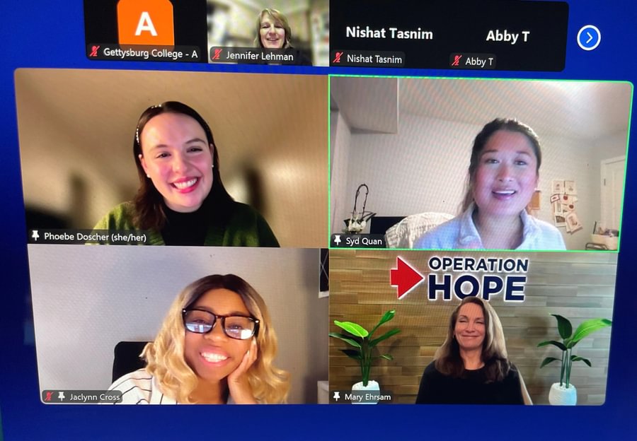 Phoebe Doscher ’22, Syd Quan ’22, Mary Hagerty Ersham ’94, and Jaclynn Cross ’10 lead Alumni J-Term’s opening session, Bridging Generations: The Power of Women in the Workplace.