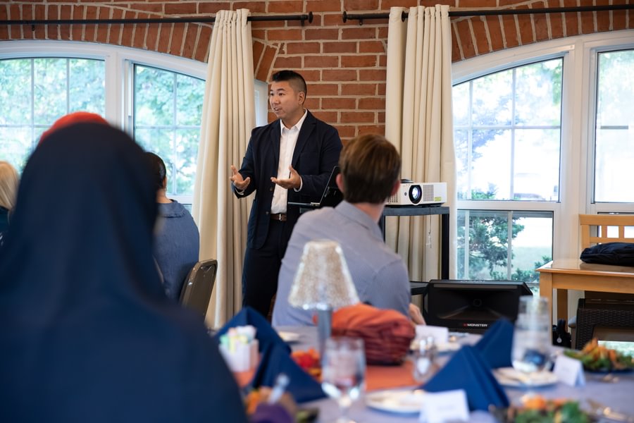 Eric Lee ’15 meets with students during a Guided Pathways program session.